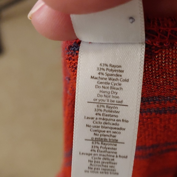 Lularoe Sweater Material Lynnae - Picture 6 of 6